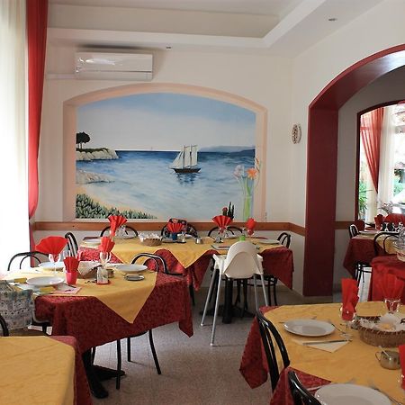 Hotel Susanna Ρίμινι Εξωτερικό φωτογραφία
