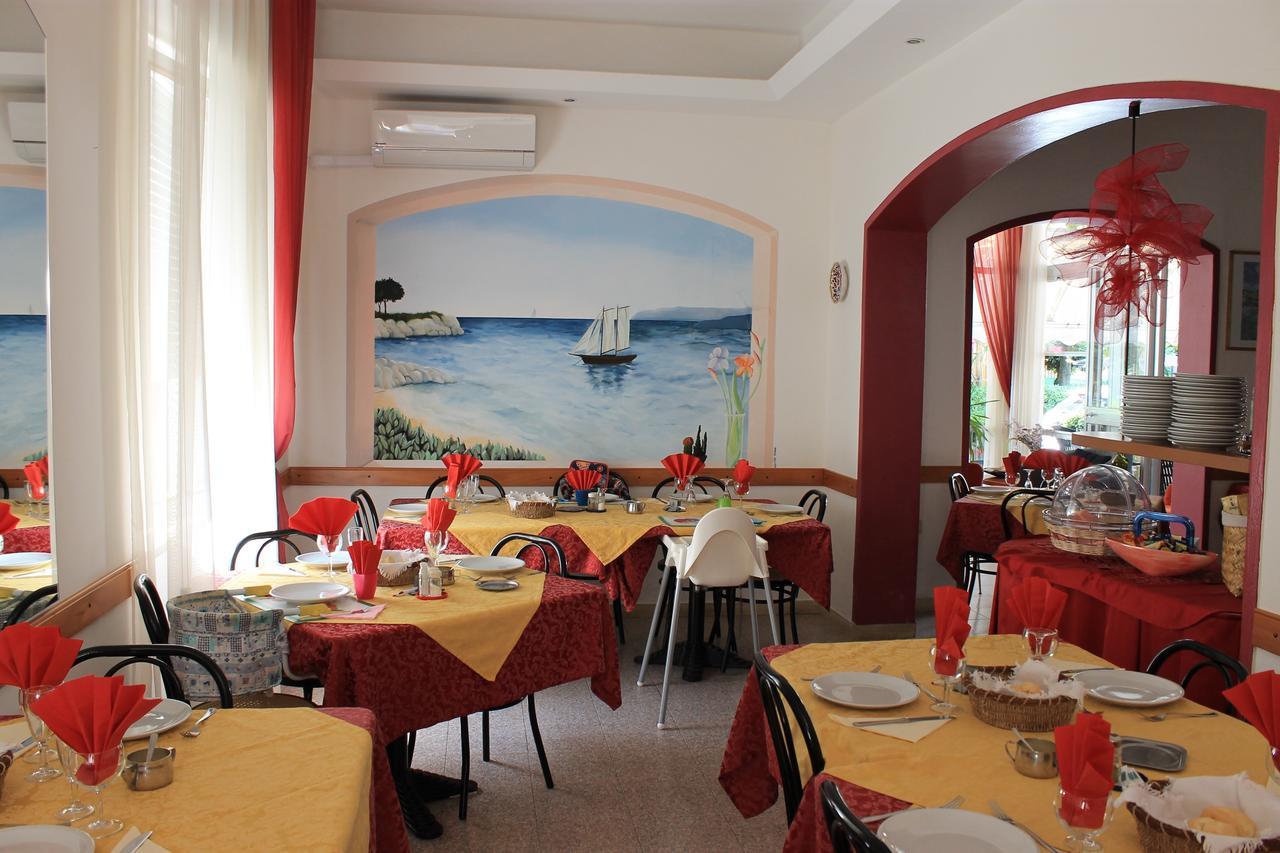 Hotel Susanna Ρίμινι Εξωτερικό φωτογραφία