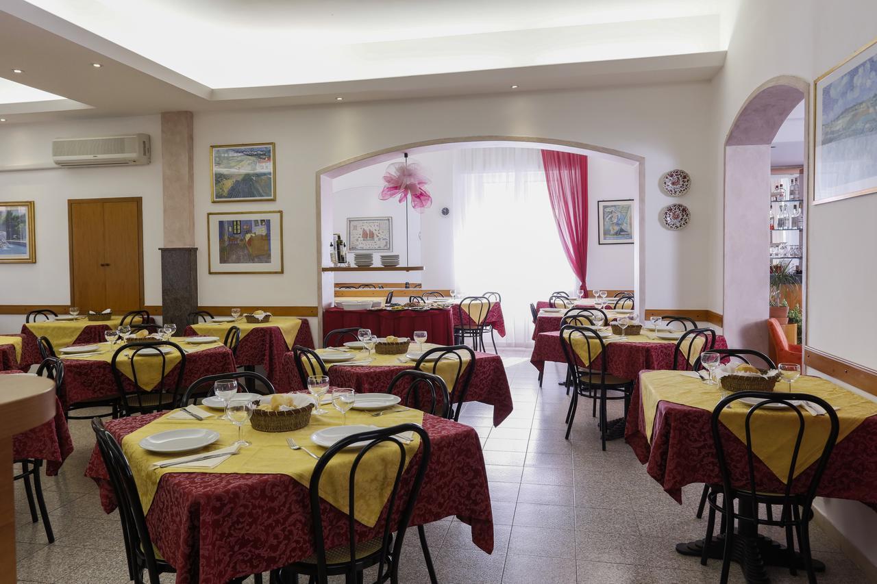 Hotel Susanna Ρίμινι Εξωτερικό φωτογραφία