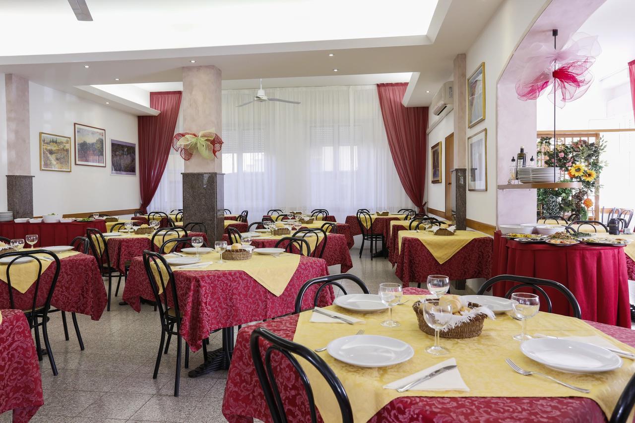 Hotel Susanna Ρίμινι Εξωτερικό φωτογραφία