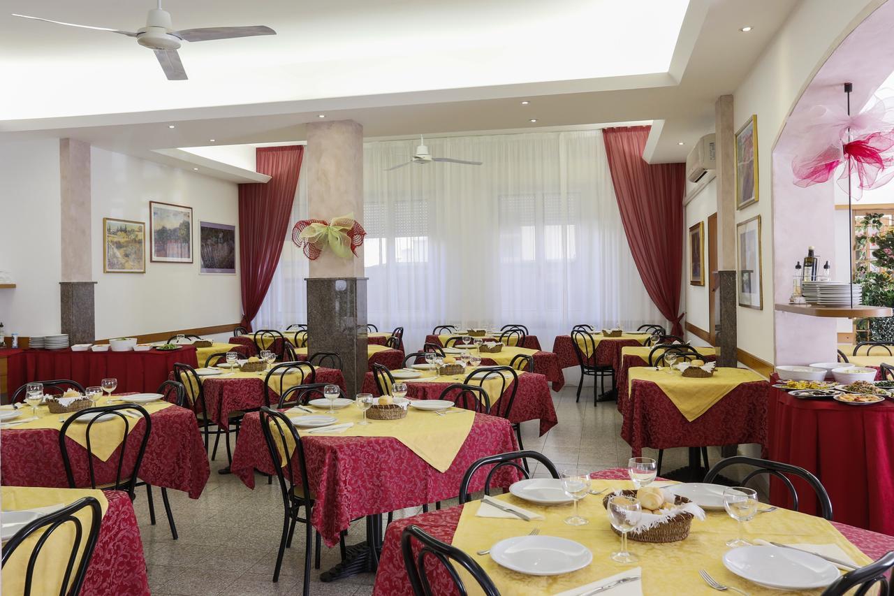 Hotel Susanna Ρίμινι Εξωτερικό φωτογραφία